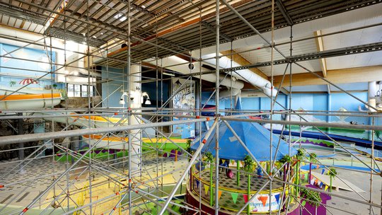 Vesipuisto Serenan katto remontoitiin päiväkohtaisen aikataulun mukaan