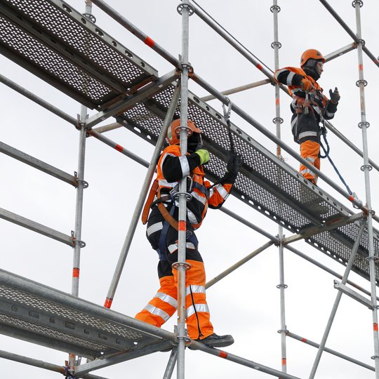 Telinekataja Miehet telineillä