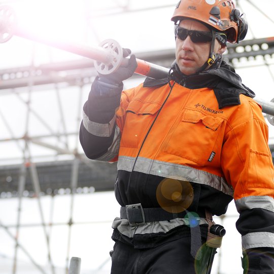 Telinekataja Miehet telineillä