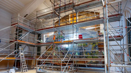 Helsingin päärautatieaseman Maisema Kolilta -maalaus konservoitiin Telinekatajan tuella