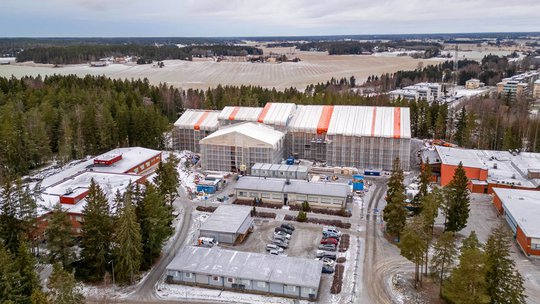 Liedon keskuskoulun suuri sääsuoja antoi NCC:lle hyvin tilaa rakentamiseen